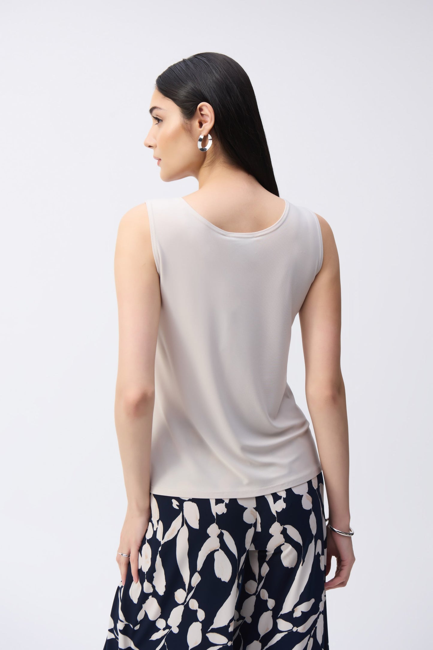 SCOOP NECK SLEEVELESS CAMI
