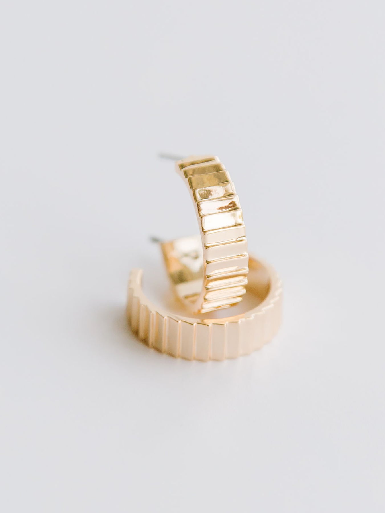 MM SMALL GOLDEN HOOPS
