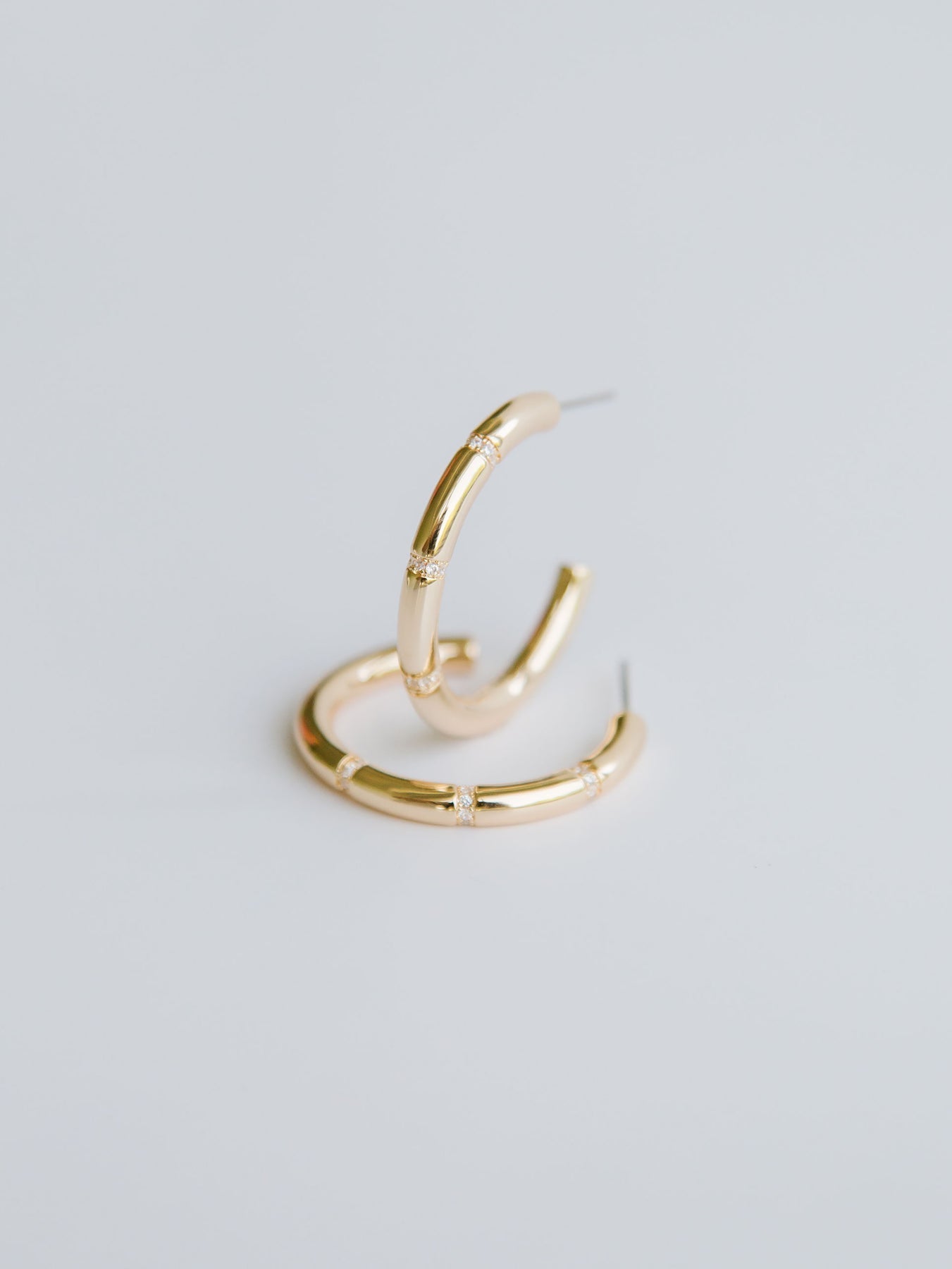 MM MEDIUM GOLDEN HOOPS