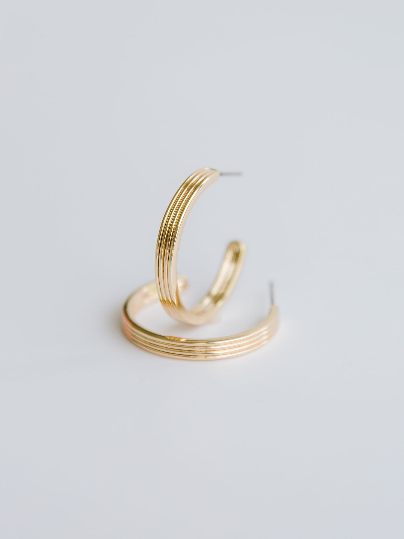 MM MEDIUM GOLDEN HOOPS