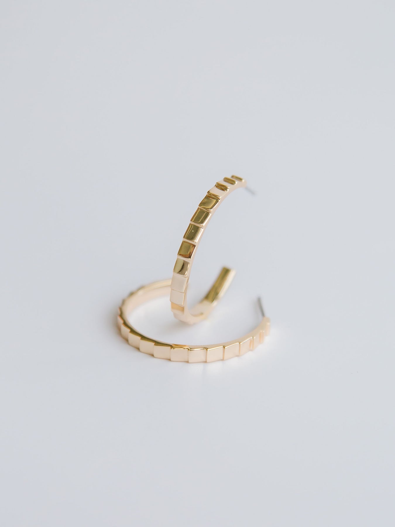 MM MEDIUM GOLDEN HOOPS
