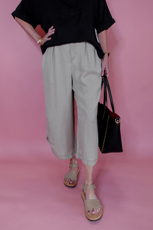 FLOWY PLEATED PANT