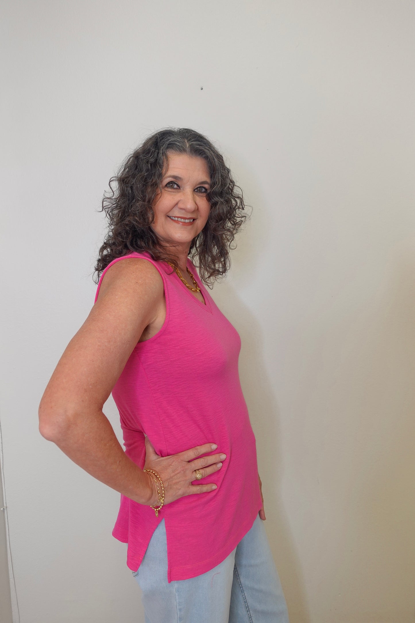 V-NECK TANK TOP W/SIDE OPEN