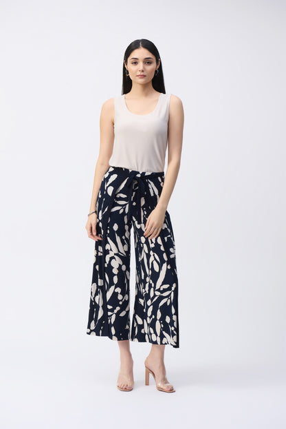 SCOOP NECK SLEEVELESS CAMI