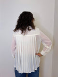 L/S WOVEN SHIRT W/ PLEAT DETAIL