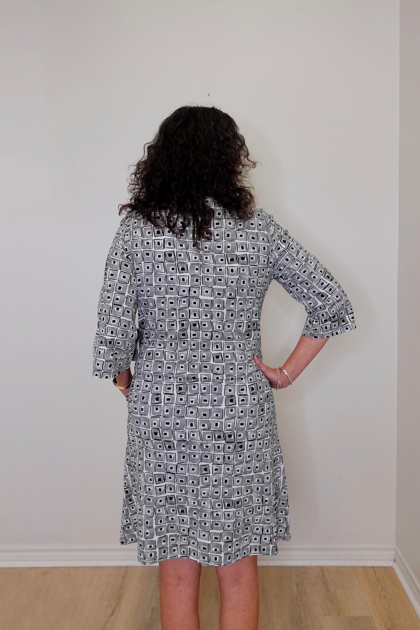 CORE TRAVEL CUBISM CITY DRESS