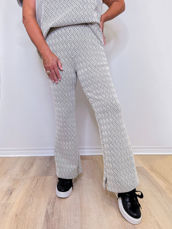 TEXTURED FLARED PANT